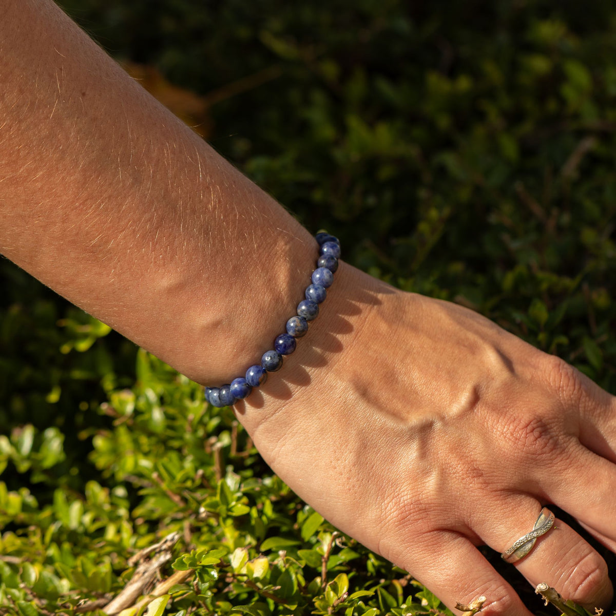 Sodalith-Armband Petite – 6 mm Perlen, 17 cm