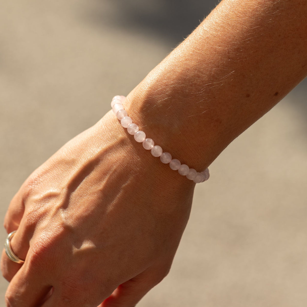 Rosenquarz-Armband Petite – 6 mm Perlen, 17 cm