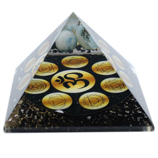 Orgonit Pyramide 90 mm – Midnight Om Chakra